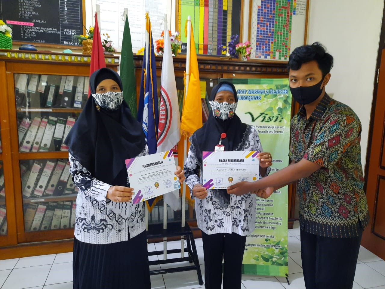 TROPY KEJUARAAN PRAMUKA di SMAN 1 KUNIR